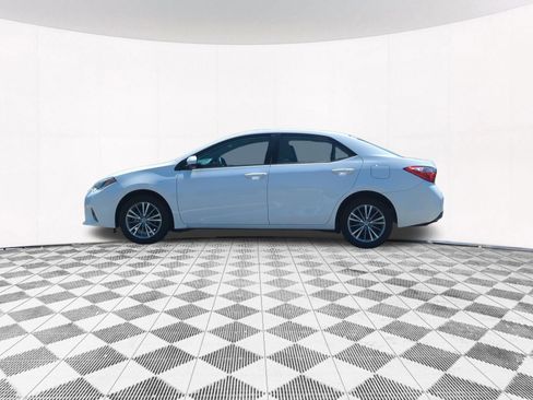 Used 2015 Toyota Corolla LE FWD image 2