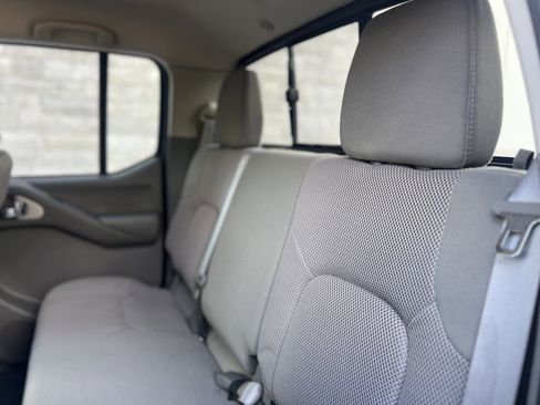 Used 2020 Nissan Frontier SV w/ Midnight Edition Floor Mats RWD image 25