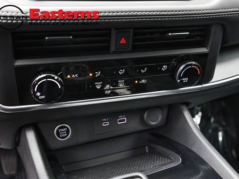 Used 2023 Nissan Rogue S AWD/4WD image 19