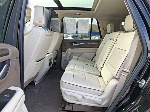 Used 2021 GMC Yukon Denali w/ Denali Premium Package image 10