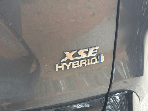 Used 2019 Toyota RAV4 XSE AWD/4WD image 8