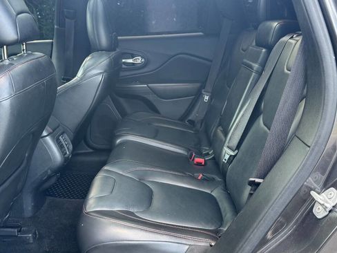 Used 2015 Jeep Cherokee Trailhawk w/ Comfort/Convenience Group image 11