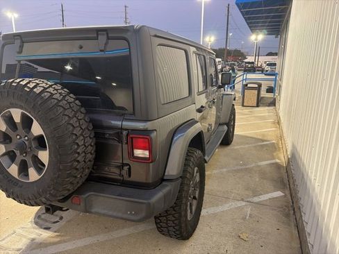 Used 2019 Jeep Wrangler Unlimited Sahara image 5