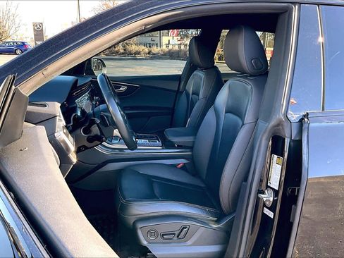 Used 2020 Audi Q8 Premium w/ Black Optic Package image 9