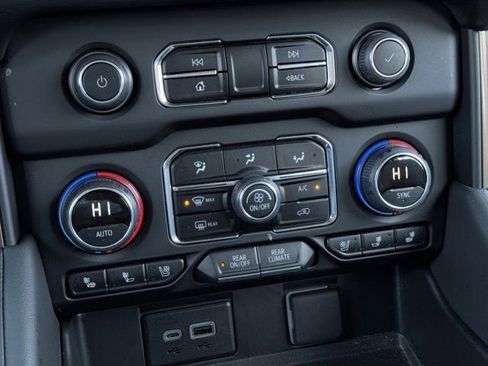 Used 2024 Chevrolet Suburban High Country w/ Premium Package image 21