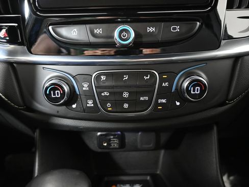 Used 2023 Chevrolet Traverse LT w/ LT Premium Package AWD/4WD image 30