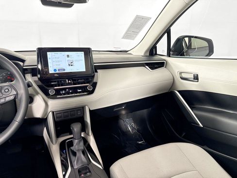 Certified 2025 Toyota Corolla Cross LE w/ Moonroof Package FWD image 34