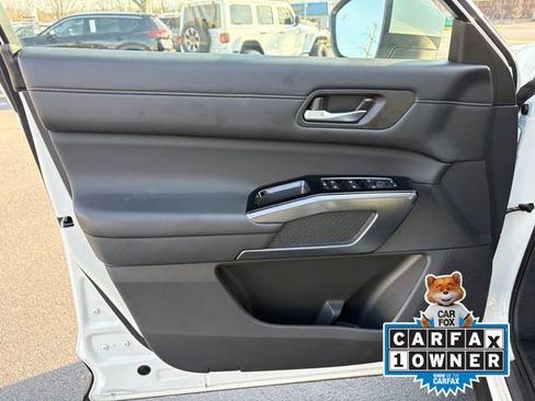 Used 2023 Nissan Pathfinder SL w/ Lighting Package (N92) image 23