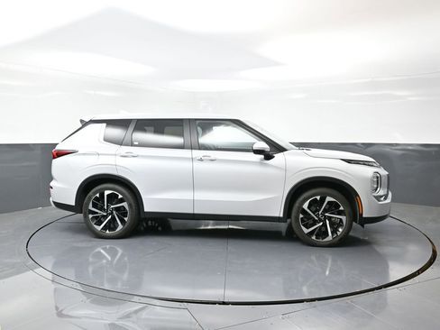 Used 2024 Mitsubishi Outlander SE image 4