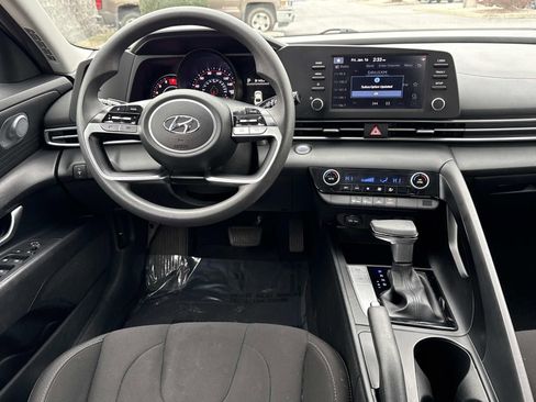 Used 2023 Hyundai Elantra SEL w/ Winter Weather Package image 8