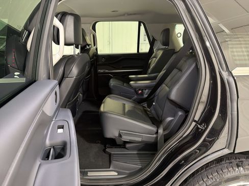 New 2026 Lincoln Navigator Premiere image 24