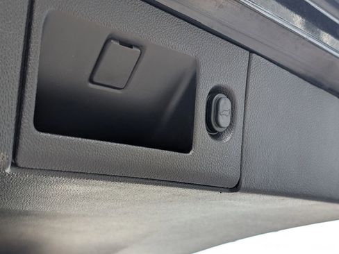 Used 2018 Chevrolet Tahoe Premier RWD image 18