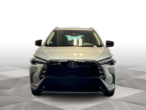 Used 2026 Toyota Corolla Cross XLE w/ Convenience Package FWD image 3