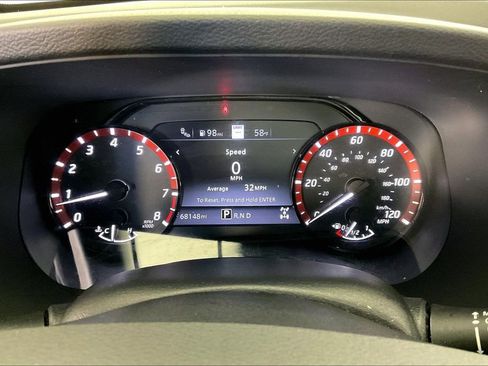 Used 2022 Nissan Frontier PRO-4X w/ Technology Package image 29