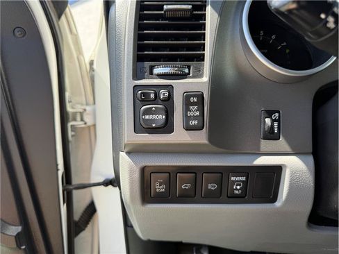 Used 2015 Toyota Sequoia Platinum AWD/4WD image 26