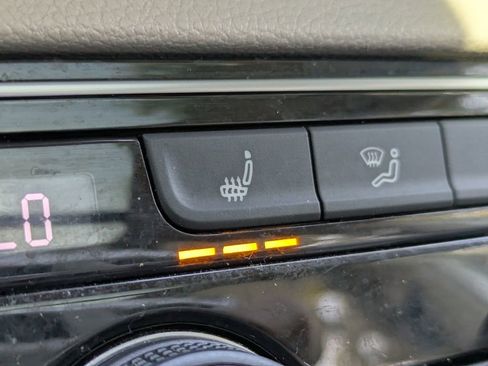 Used 2023 Volkswagen Atlas SE image 29