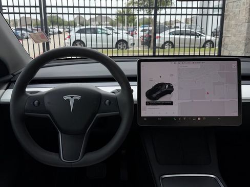 Used 2024 Tesla Model Y Long Range AWD/4WD image 6
