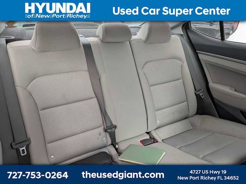 Used 2017 Hyundai Elantra SE image 8
