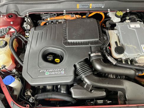 Used 2019 Ford Fusion Energi Titanium FWD image 33