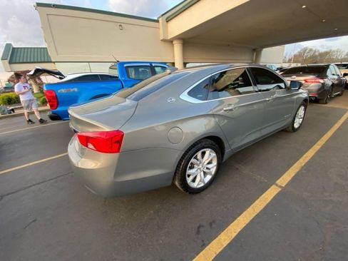 Used 2017 Chevrolet Impala LT w/ Convenience Package image 2