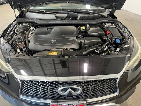 Used 2018 INFINITI QX30 Premium w/ Navigation Package AWD/4WD image 9