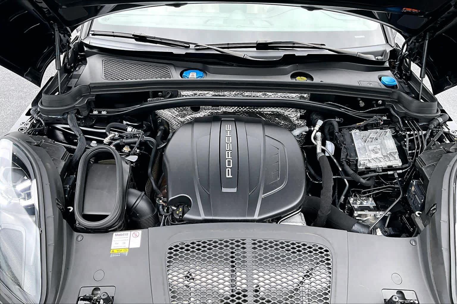 Used 2021 Porsche Macan AWD/4WD image 30
