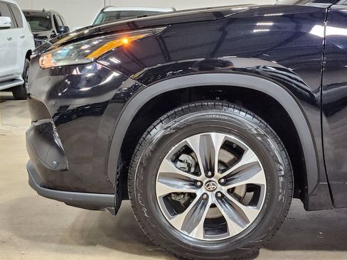 Used 2021 Toyota Highlander XLE FWD image 5
