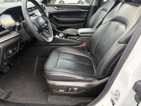 Used 2022 Jeep Grand Cherokee Limited RWD image 11