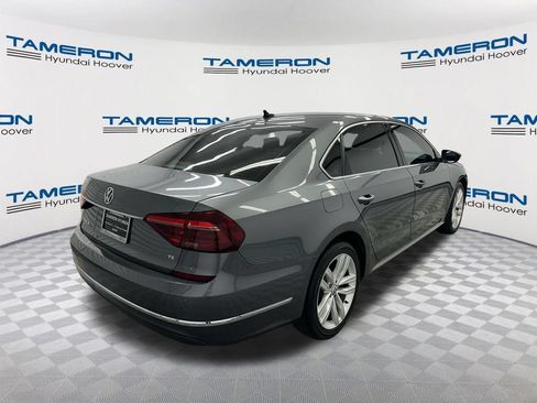 Used 2018 Volkswagen Passat 2.0T SE FWD image 5