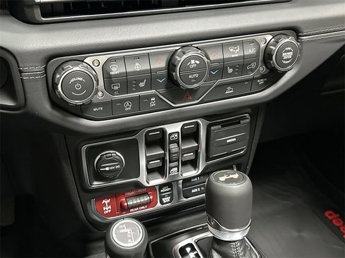 New 2026 Jeep Wrangler Unlimited Rubicon w/ Xtreme 35 Tire Package image 17