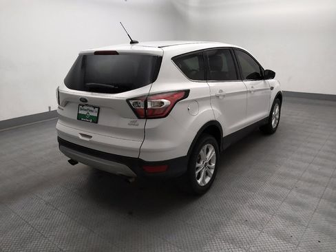 Used 2017 Ford Escape SE FWD image 9