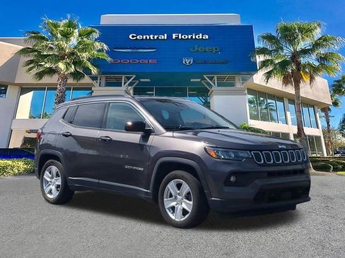 Used 2022 Jeep Compass Latitude FWD image 2