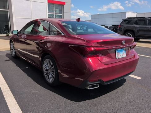 Used 2021 Toyota Avalon Limited w/ Advanced Safety Package FWD image 5