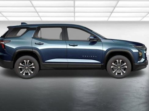 New 2026 Chevrolet Equinox LT w/ Convenience Package II AWD/4WD image 3