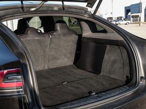 Used 2018 Tesla Model X 75D image 46