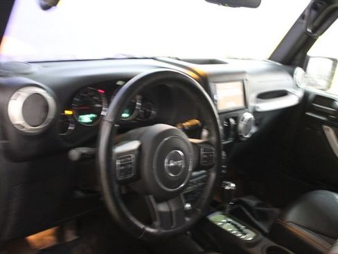 Used 2017 Jeep Wrangler Sahara w/ Dual Top Group AWD/4WD image 12