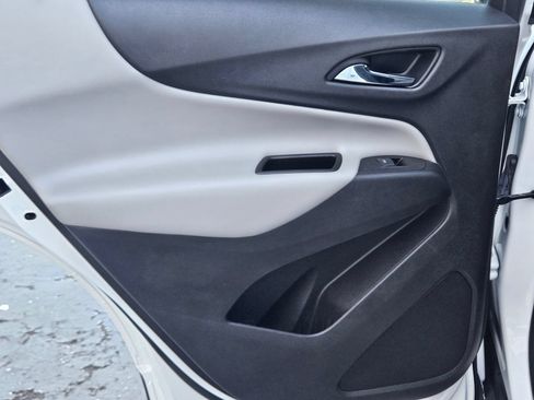 Used 2020 Chevrolet Equinox LS w/ LS Convenience Package FWD image 22