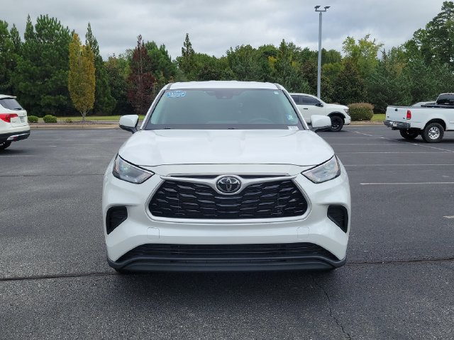 Used 2023 Toyota Highlander L FWD image 2