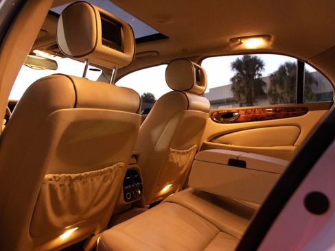 Used 2004 Jaguar XJ8 RWD image 28