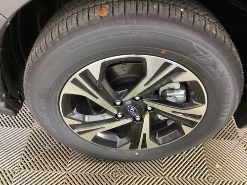 Used 2024 Subaru Crosstrek 2.0i Premium image 9