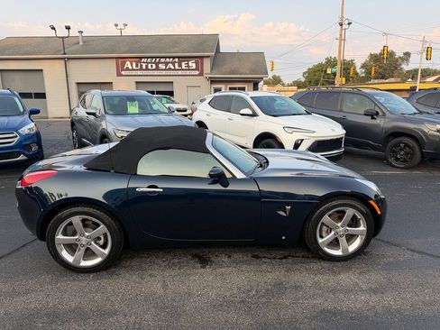 Used 2006 Pontiac Solstice Convertible w/ Premium Package RWD image 2