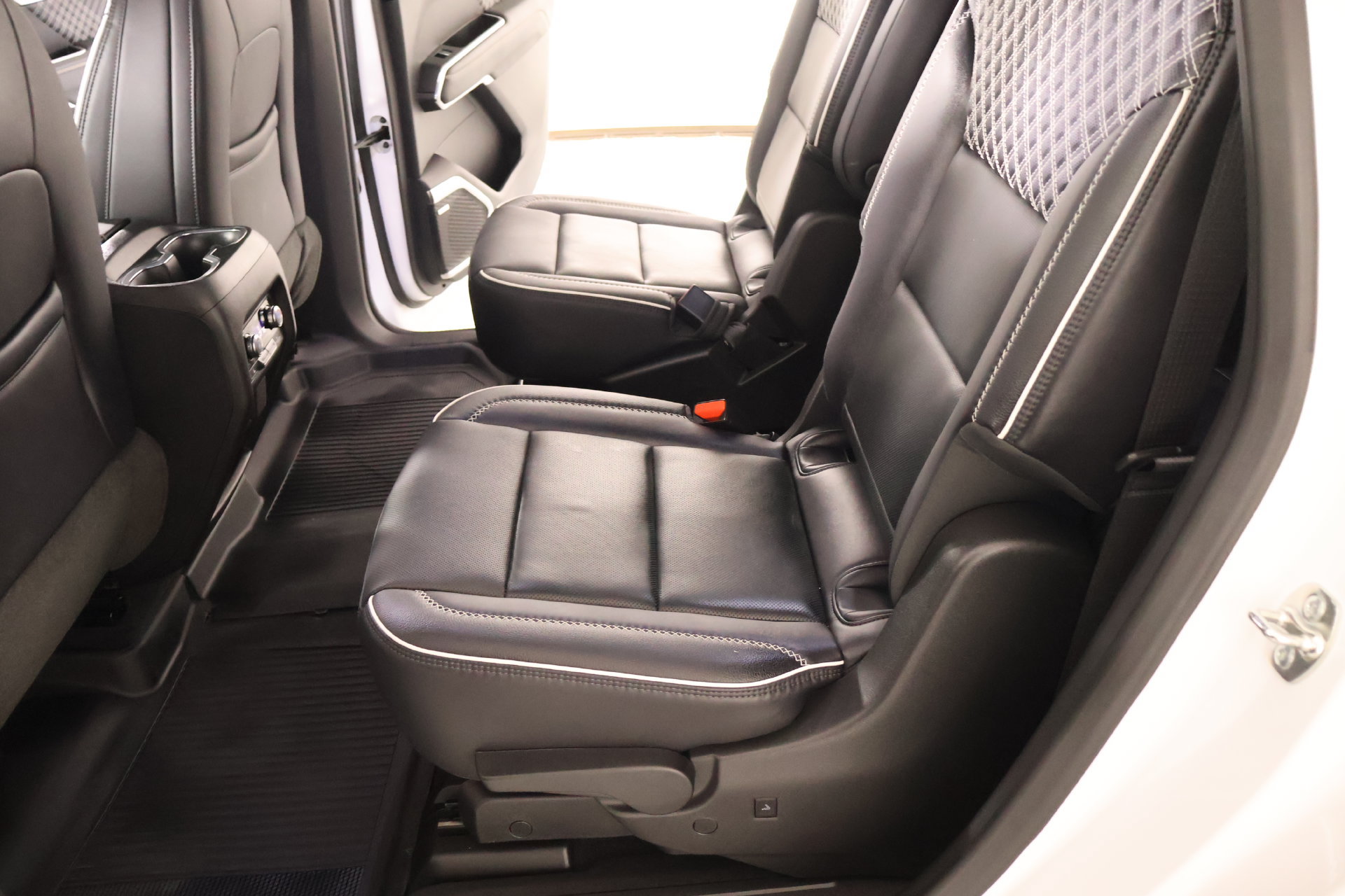 Used 2025 GMC Acadia Denali FWD image 12