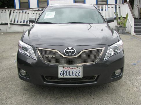 Used 2011 Toyota Camry LE FWD image 3