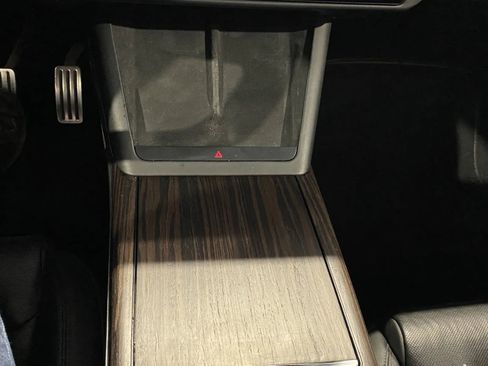Used 2022 Tesla Model X image 19