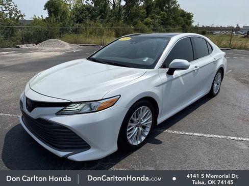 Used 2020 Toyota Camry XLE FWD image 3