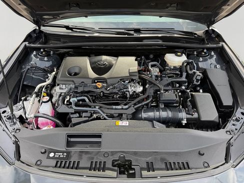 Used 2025 Toyota Camry SE FWD image 9
