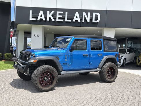 Used 2024 Jeep Wrangler Unlimited Sport AWD/4WD image 2