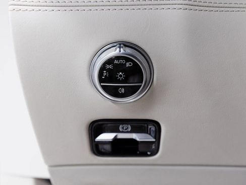Used 2022 Mercedes-Benz SL 55 AMG 4MATIC w/ Driver Assistance Package image 11