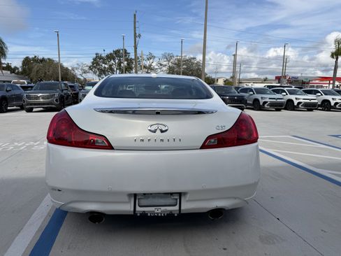Used 2010 INFINITI G37 Journey w/ Premium Pkg image 4