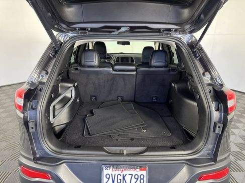 Used 2015 Jeep Cherokee Limited w/ Luxury Group image 19